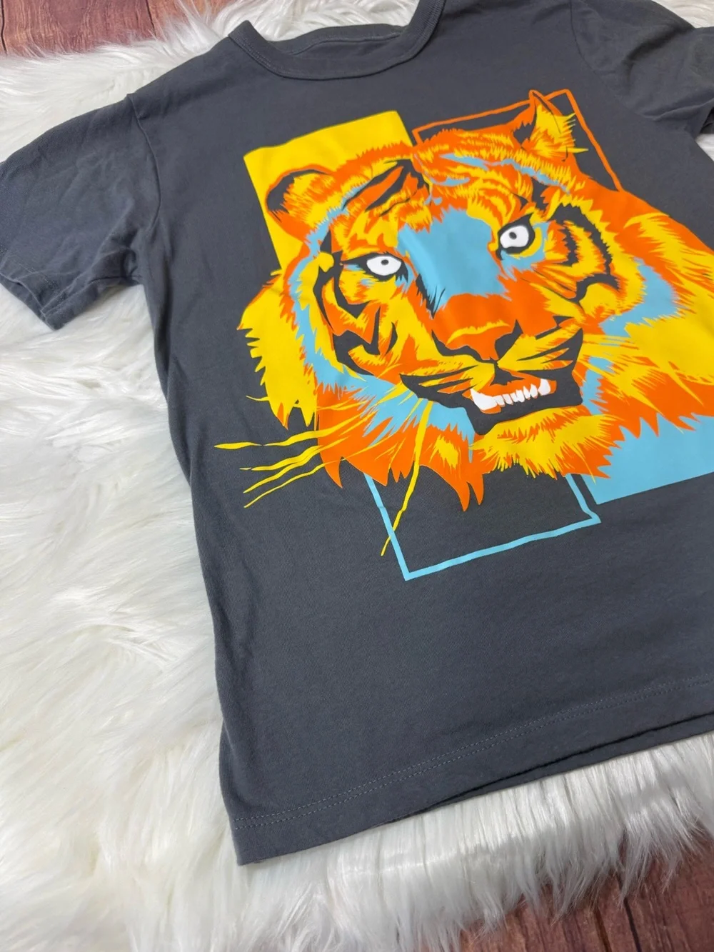 The Children’s Place Gray Graphic T-Shirt - Boys Size M (7/8)